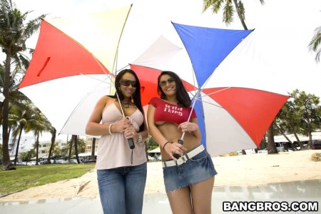 Куколки Mariah Milano и Charley дразнят парня большими грудями и волосатой киской