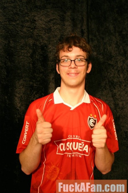 Развратная Angelina Ash со своей подружкой заставляют счастливого парня потерять всякий контроль над собой