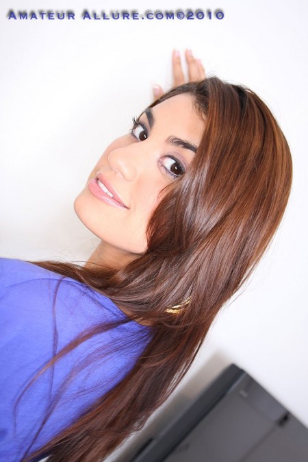 Новые сцены с латинской Edie Hose, нежно жующей набухший хуй