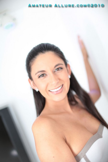 Жесткий и оральные секс закончился для Jackie Allure излиянием семени в рот