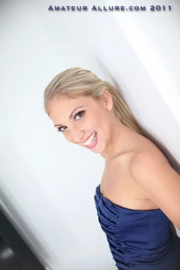 Очаровательная Whitney Fears обожает сперму в своем горячем ротике, после глубокого минета