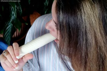 Шатенка Cherry Lane забила в свою страстную дырку долото