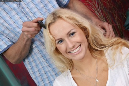 Грудастая малышка Welli Angel на коленях глубоко заглатывает член, готовый вот-вот кончить