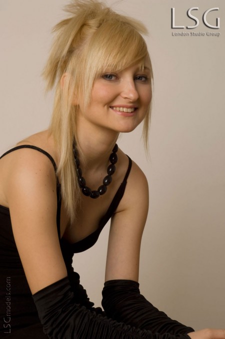 Блондиночка в черных чулках Diamond Nubiles показывает киску и маленькую грудь