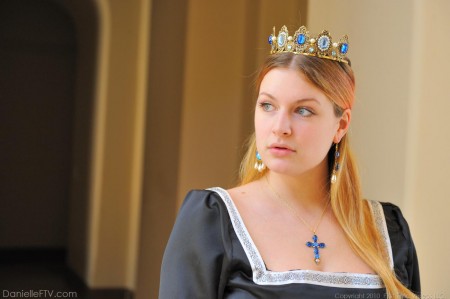 Большегрудая принцесса Danielle FTV в длинном платье показала интимные части тела