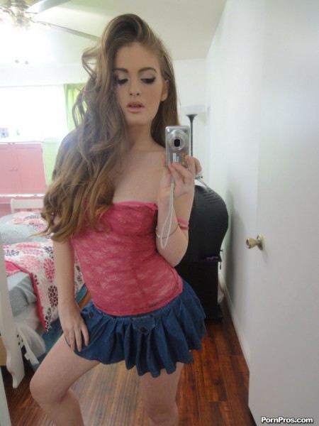 Симпатичная Faye Reagan с милой натуральной грудью дала оттрахать себя своему парню