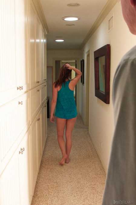 Голодная Tammy Tyler наслаждается спермой после дикого орального и жесткого секса