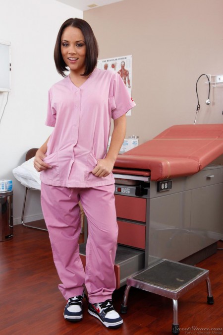 Неважно во что Kristina Rose одета, она всегда выглядит знойно. Она одна из самых популярных красоток