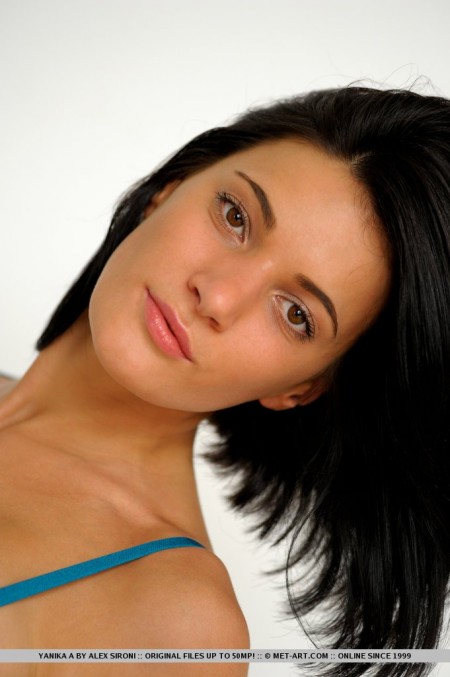 Сексуальное белье делает аппетитную красотку Milla Yul еще более привлекательной