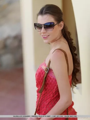 Хоть на Valeria A и бикини, наготу ее оно не прикрывает