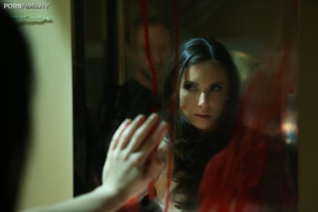 Милая брюнетка Casey Calvert любит фетиш игры и когда над ней доминируют