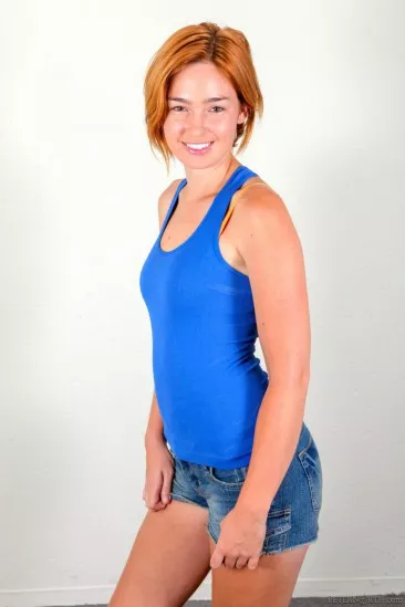 Горячая рыжая девочка-подросток Jodi Taylor гордится своим невероятным голым телом