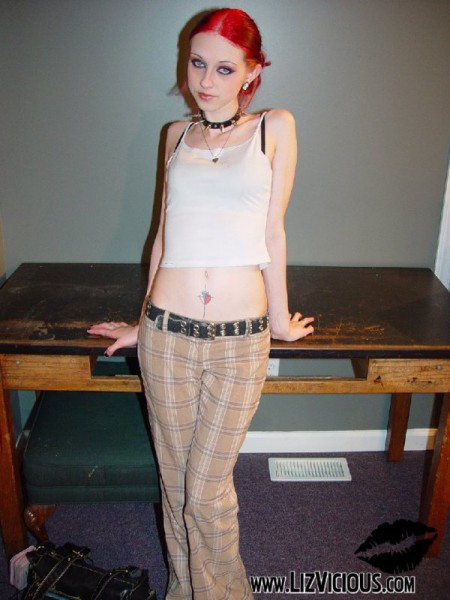 Вот одна из самых рейтинговых галерей на нашем сайте. Модель зовут Liz Vicious