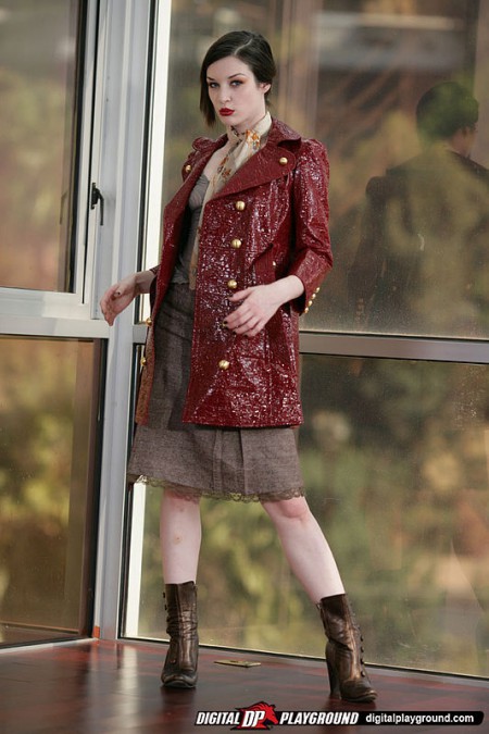 Брюнетка-извращенка с классным телом Stoya играет с твердым членом и доводит мужика до мощного оргазма