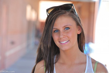 Милая и сексуальная брюнетка Whitney Westgate - грудастая штучка с грязными мыслями