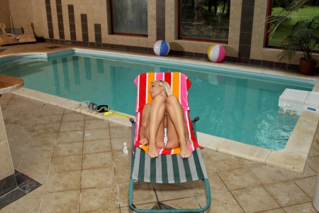 Самая красивая на свете блондинка Pinky June