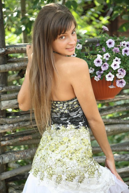 Melena A знает, что у нее всегда найдется время и место чтобы помастурбировать