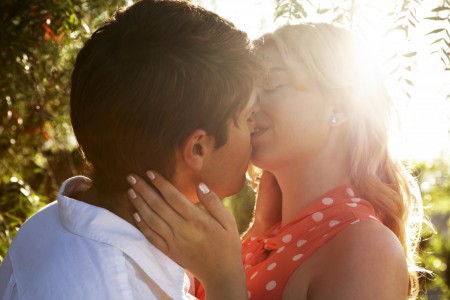 Паренек получил отсос от молоденькой Molly Bennett, а затем она отдалась его члену