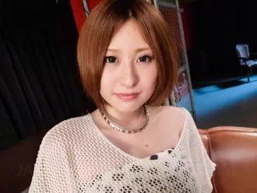 Похотливую азиатку Ruri Haruka трахают пальцами и членом в горячую киску