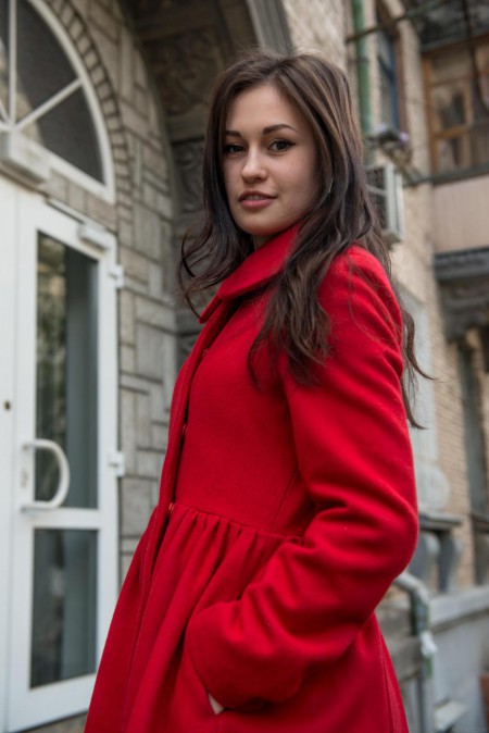 Вместо игры на пианино, негодная потаскушка Lilian A раздевается и позирует обнаженной