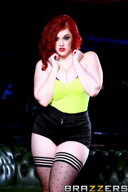 Роскошная и грудастая рыжая девочка Jaye Twistys занимается сексом и доводит чувака до оргазма