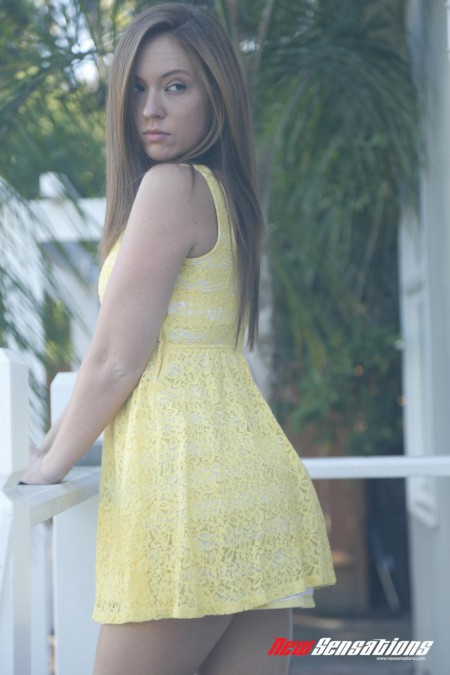 Распутная Maddy Oreilly сосет и трахается с парнем