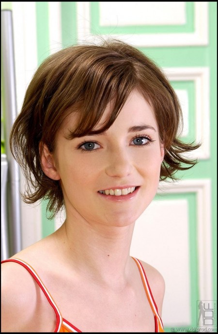 Огромный член любовника проникает во все щелки малышки Amy Shine