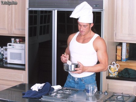 Грубый мужик жестко ебет бессовестную Kendra Jade, а потом обильно кончает на ее массивные сиськи