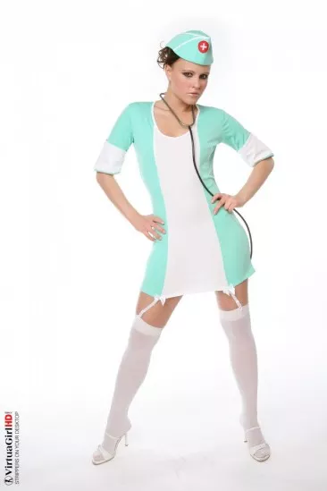 Monica Sweet - непослушная медсестра, которая снимает свою униформу очень аппетитно