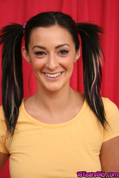 Неопытная Presley Maddox с пирсингом в клиторе, трахается с членом