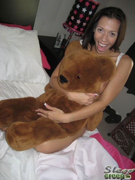 Пышнотелая брюнетка Rachel Starr провалилась в сон с мечтами о сексе