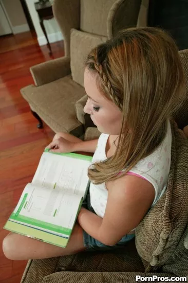 Старик в очках ебет роскошную Kelly Skyline