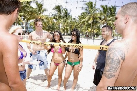 Счастливейший парень на свете занимается сексом с тремя сексуальнейшими детками Madison Scott, Elena Heiress и Jessica Bangkok