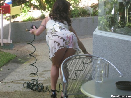 Брюнетка в масле и с большой грудью Jenna Presley дает себя трахнуть после массажа обнаженной