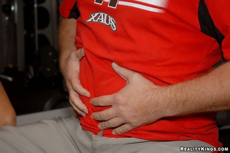 Спортивные блондинки Rhylee Richards и Rhyse Richards дают трахнуть свои дырочки в спорт-зале