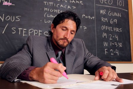 Распутная студентка с сочными сиськами Britney Amber соблазняет учителя и принимает его член в киску