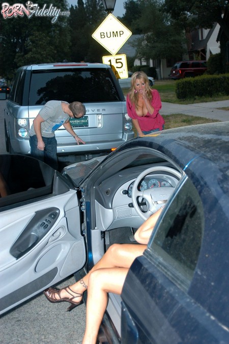 Грудастые цыпы Morgan Ray и  Kelly Madison собрались, чтобы заняться жесткой групповухой