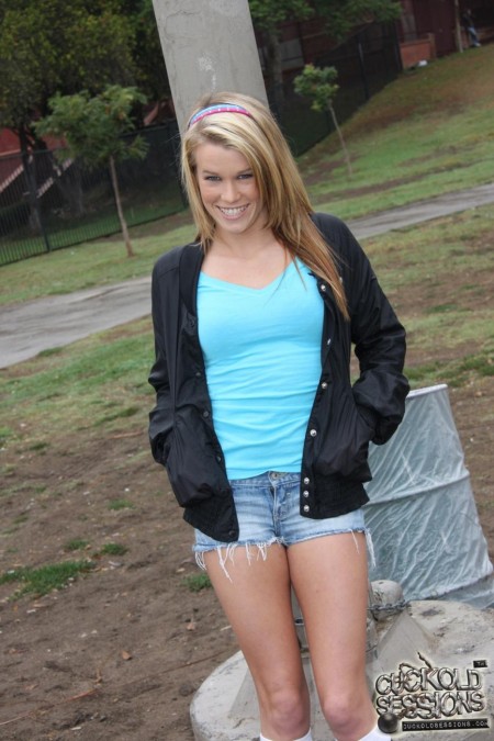 Дикий межрассовый групповой секс с участием Aiden Aspen и множества черных членов