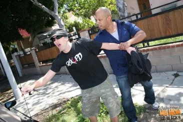 Светловолосая, зрелая секретарша Mandy Sweet занимается глубоким сексом на своем столе