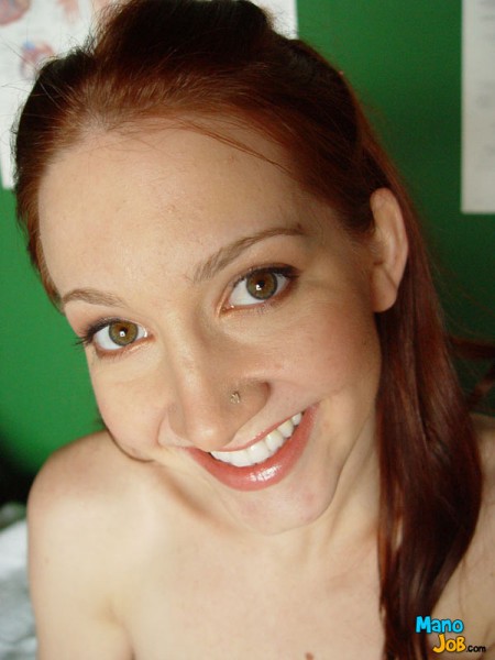 Рыжая Cadence Calibre глотает сперму после дрочки и ублажает себя вибратором