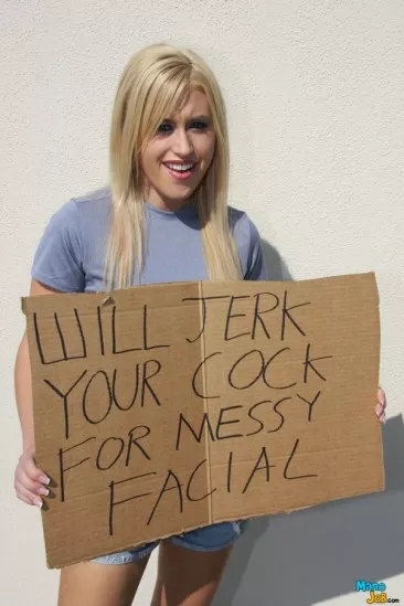 Улыбающаяся блондинка с маленькой грудью Megan Moore дрочит член и получает кучу спермы на лицо