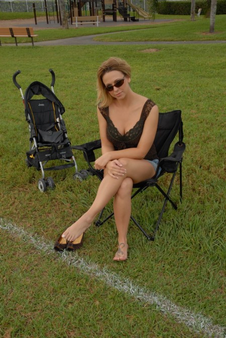 Пышногрудая мамаша Brianna Beach одинаково любит вылизывание и проникновение язычком