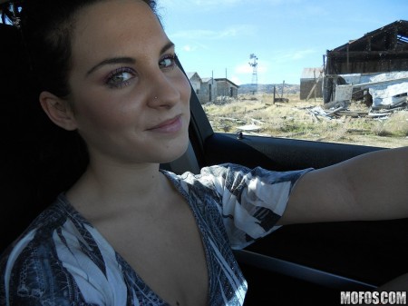 Парень проникает в киску Bettina DiCapri и наполняет ее ротик зарядами спермы