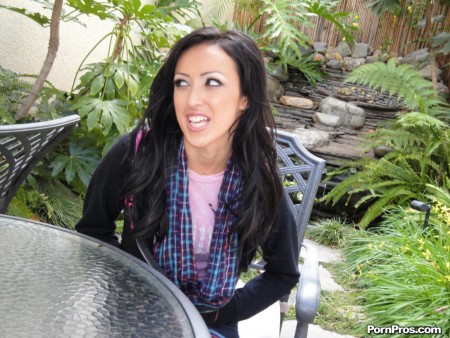 Соблазнительная брюнетка Breanne Benson работает ртом над хуем,а после еще и оттрахана им же