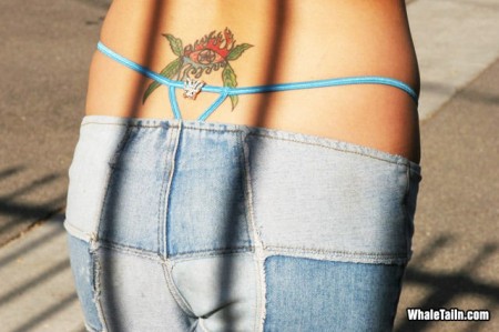 Gwen Diamond насаживается своей бритой пиздой на член не снимая своих голубых трусиков