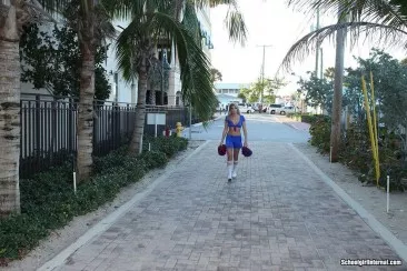 Татуированные чуваки кончают в бритую киску милой блондинки-чирлидерши Sunni Mayweather